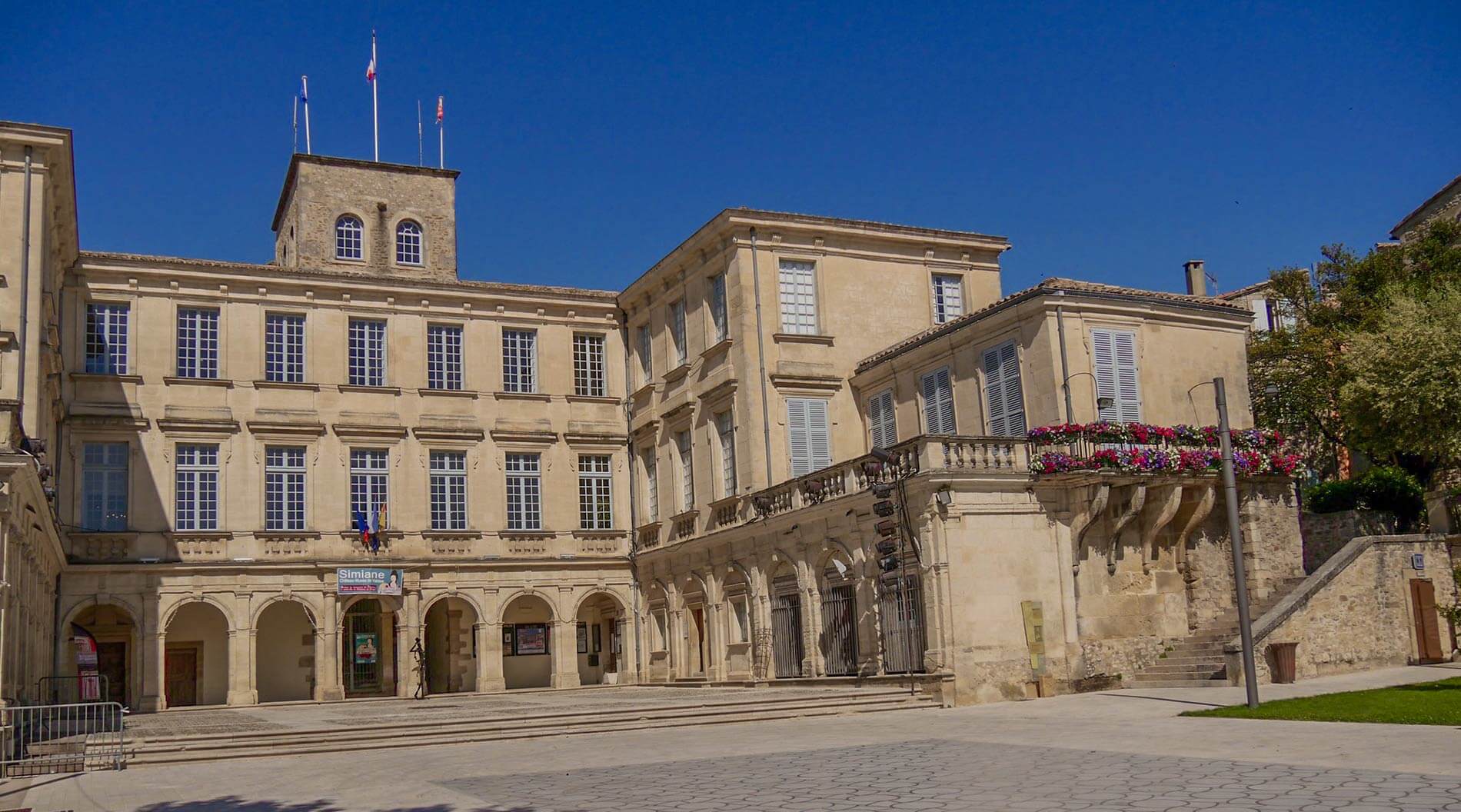 Visiter la ville de Crest : Histoire et lieux d'intérêt